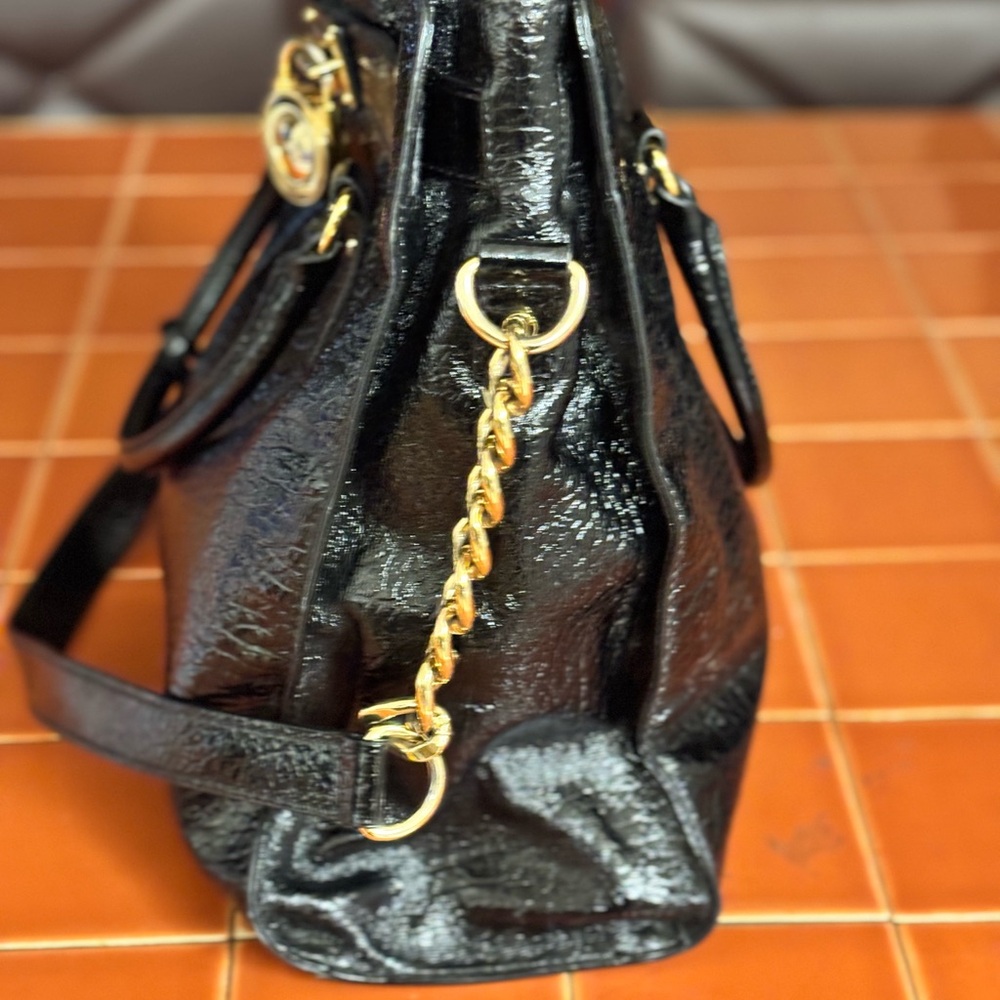 NEW Michael Kors LIMITED EDITION
Hamilton Embossed Leather Chunky Lock & Key - Picture 9 of 16